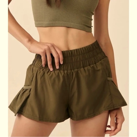 🌺NWOT Get your flirt short on🌺 - Picture 2 of 2